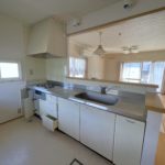 少し幅が広めのキッチン